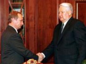 Владимир Путин и Борис Ельцин. Фото с сайта livejournal.com