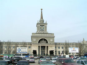 Здание вокзала в Волгограде. Фото с сайта www.rybclub.ru