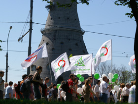 Демонстранты у телецентра. Фото Каспаров.ру