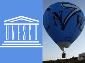 Эмблема ЮНЕСКО (слева) и воздушный шар с символикой "Новых семи чудес света". Фото с сайта new7wonders.com