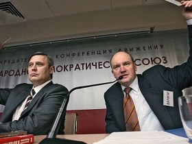 Михаил Касьянов (справа) и Константин Мерзликин. Фото с сайта kommersant.ru