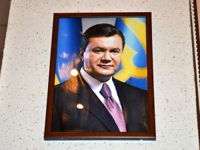 Портрет виктора Януковича. Фото: lenta-ua.net/novosti