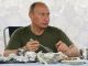 Путин за едой. Фото: twitter.com/paperpaper_ru/