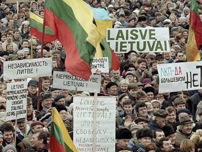Демонстрация за независимость Литвы, 1990. Фото: Victor Yurchenko / AP