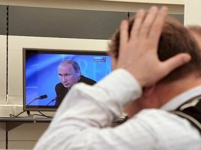 Телевизор и выступление Путина. Фото: facebook.com/profile.php?id=100010560969309