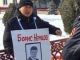 Журналист Виталий Кадаев на пикете памяти Немцова. Фото: 