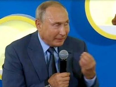 В.Путин на встрече с победителями международных олимпиад. Скрин видео "Россия 24".