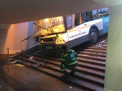 Авария с автобусом в Москве. Фото: Артем Сизов, Газета.Ru