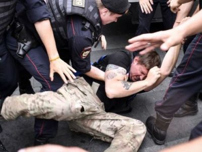 Задержания на Страстном бульваре, рядом с Петровкой, 38. Фото: GETTY IMAGES