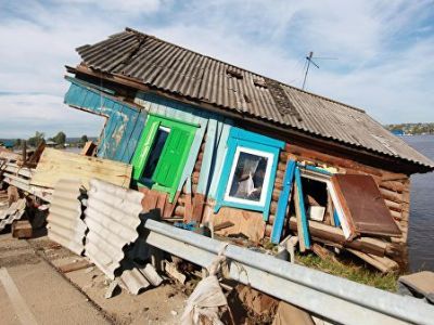 Дом разрушен наводнением. Фото: РИА "Новости"