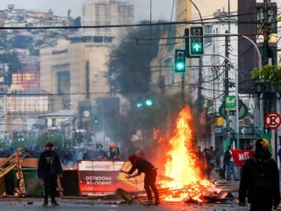 Протесты против повышения цен на проезд в Чили. Фото: Rodrigo Garrido / Reuters