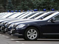 Автомобили чиновников. Фото: newizv.ru