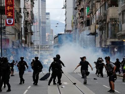 Столкновения гонконгцев с полицией, 1.07.20. Фото: Reuters
