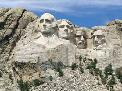 Памятник отцам-основателям США на горе Рашмор. Фото: tvoi54.ru