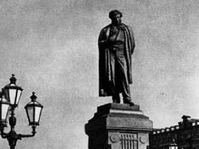 Памятник Пушкину в Москве. Фото с сайта optilink.ru (c)