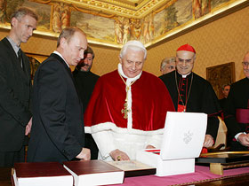 Путин и Папа Римский Бенедикт. Фото: kremlin.ru (с)