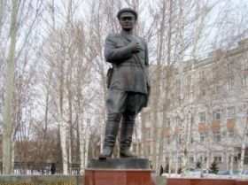 Памятник мелиционеру, фото Виктора Шамаева, Каспаров.Ru (с)