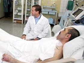 Медведев в больнице у Евкурова, фото http://www.izvestia.ru