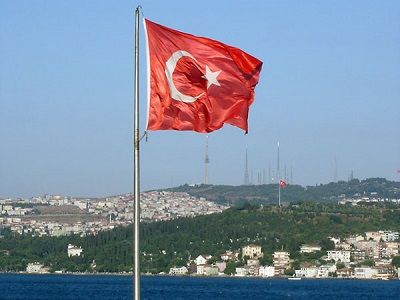 Флаг Турции над Босфором. Источник - id77.livejournal.com
