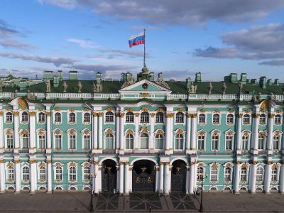 Вид на здание Государственного Эрмитажа. Фото: Петр Ковалев/ТАСС